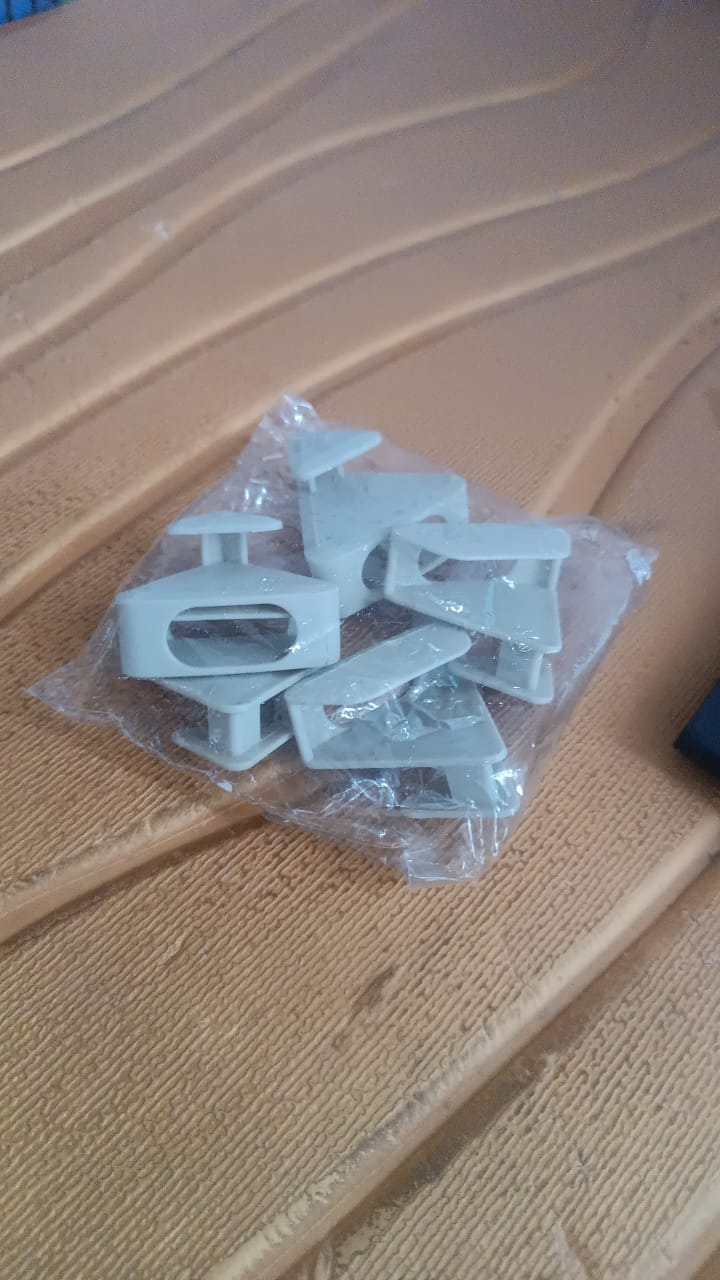 Multi-Functional Plastic Triangle Hanger Connector Hooks 5 Pcs Set Multi-Functional Plastic Triangle Hanger Connector Hooks 5 Pcs Set